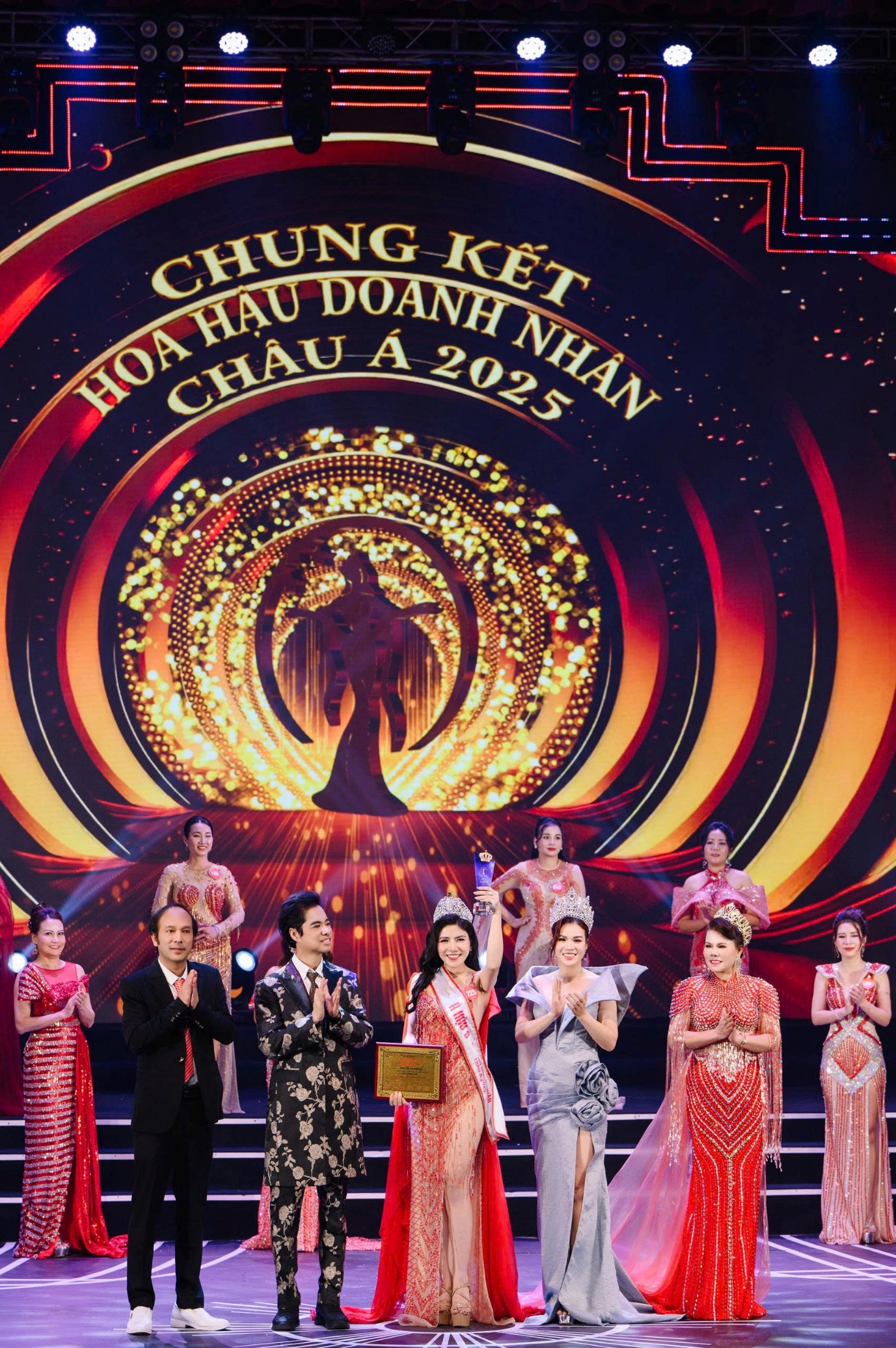 Nữ viên chức xúc tiến thương mại Ninh Bình ghi dấu ấn Á hậu 3 Hoa hậu Doanh nhân Châu Á 2025